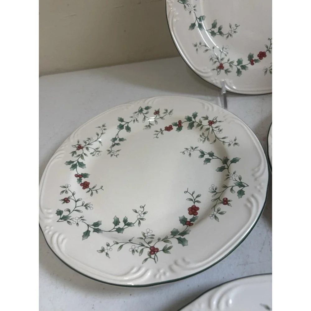 Pfaltzgraff Winterberry Salad Dessert Plates 8